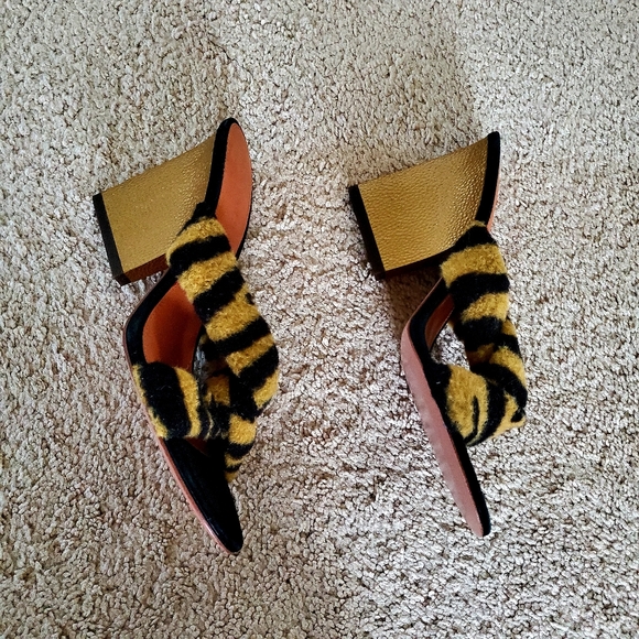 HTF Coach Sherpa Tiger Mules - Picture 4 of 8